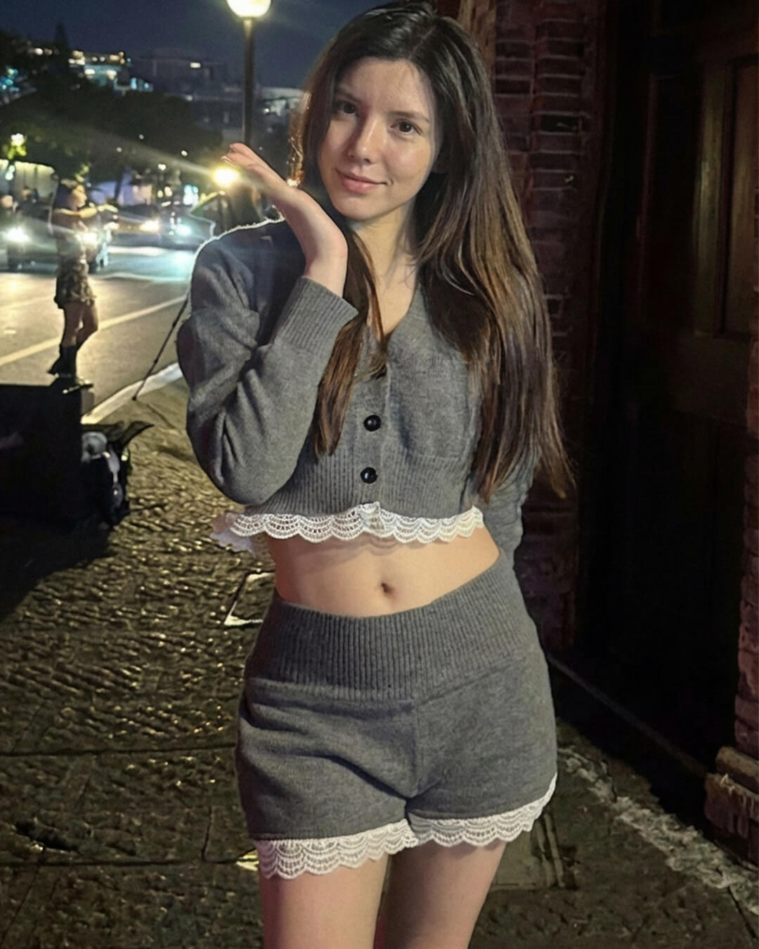 Lucy cardigan- og shorts-sæt med blondekant