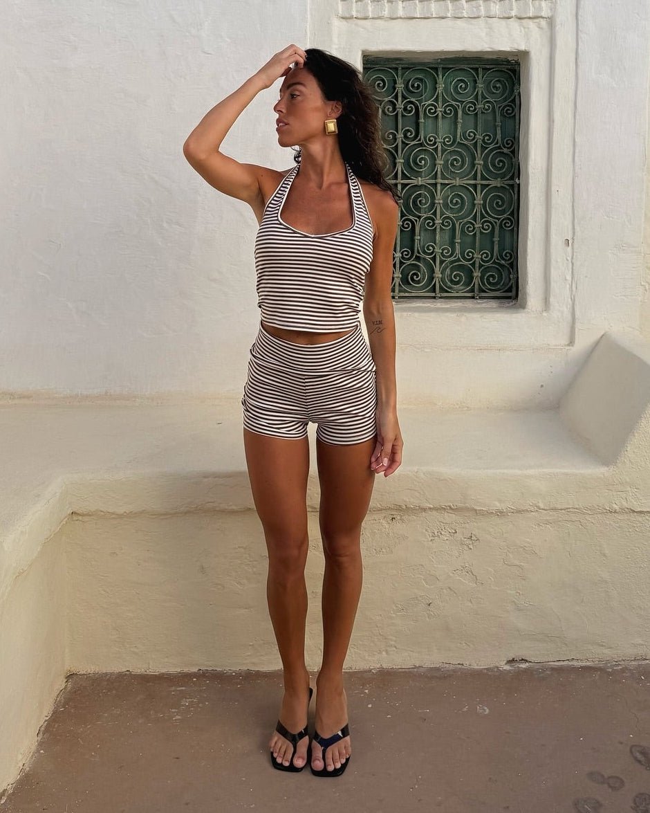 Lucy sæt med stribet halterneck-top og shorts