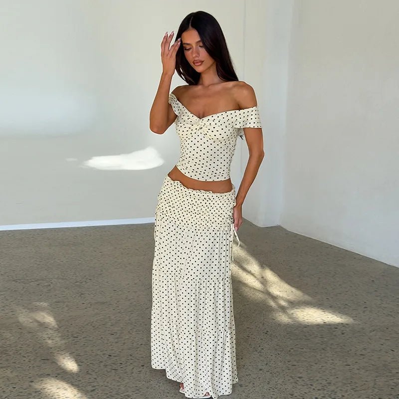 Maisie sæt med off-shoulder-croptop og nederdel