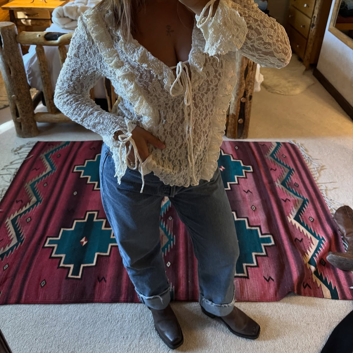 Mary top med lagdelt blondekrave
