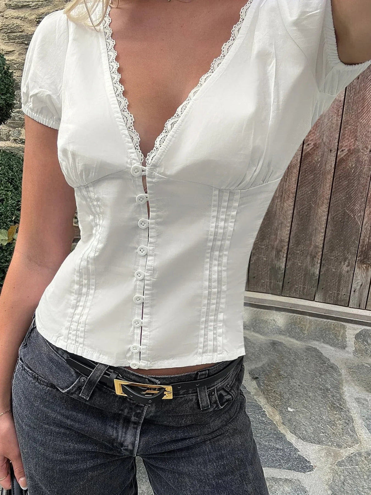 Mica bluse med dyb udskæring