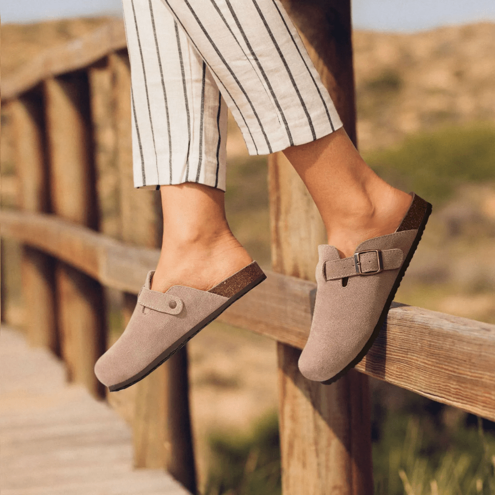Minerva slip-on-sandaler med justerbart spænde