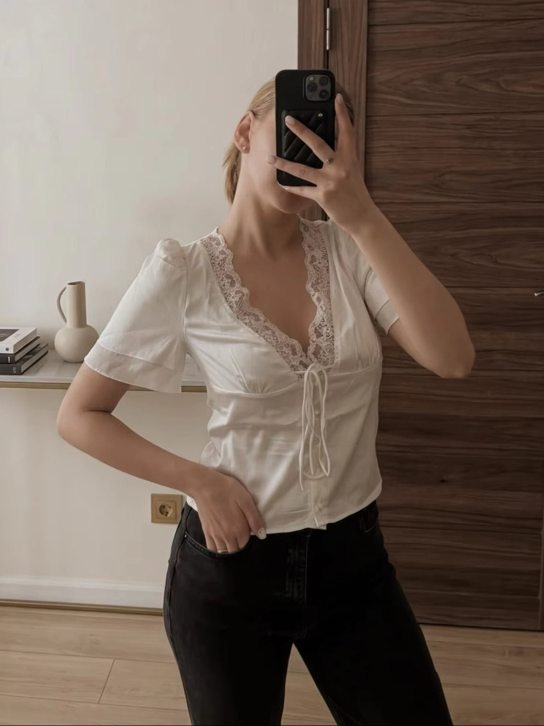 Nathalie satinbluse med blonder