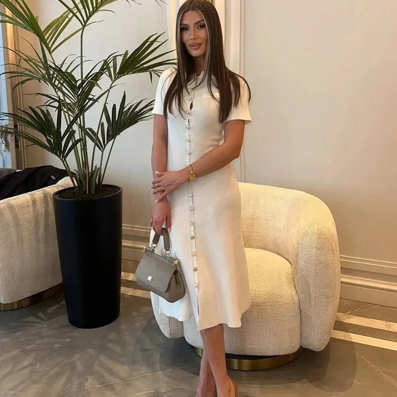 Nerea ribstrikket kjole med knapper foran