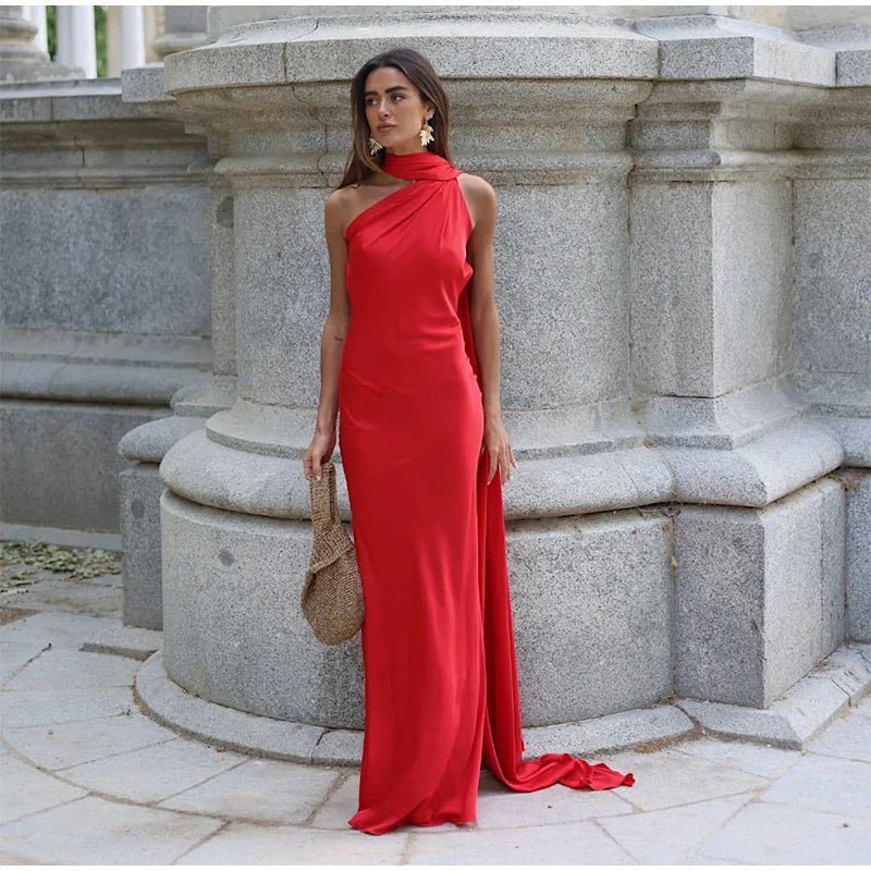 Noor satin-kjole med halterneck og bar ryg