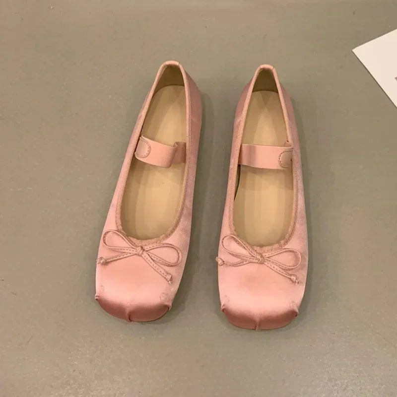 Pamela satinballetsko med sløjfe