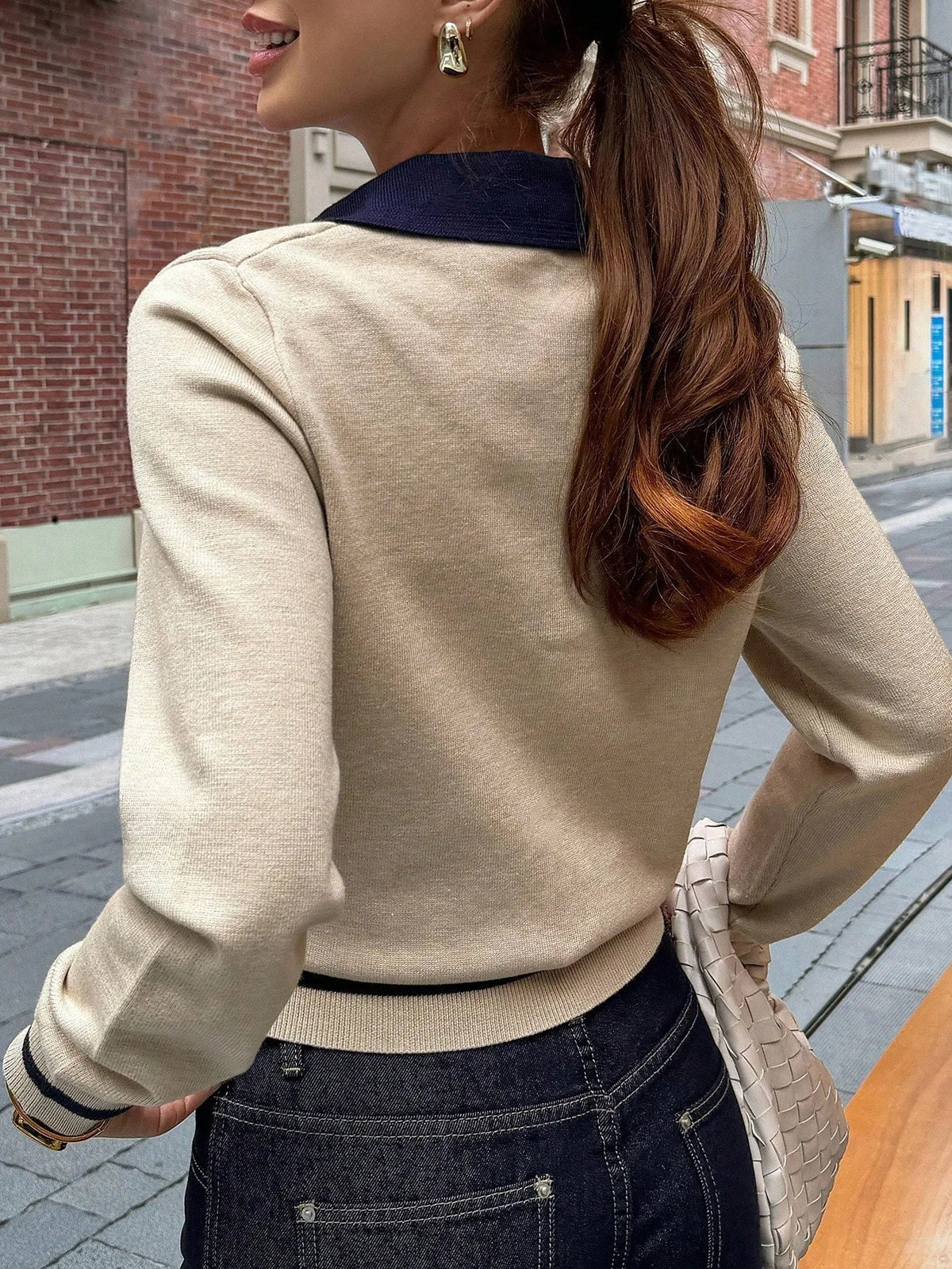 Paris strikpolotop med colourblock