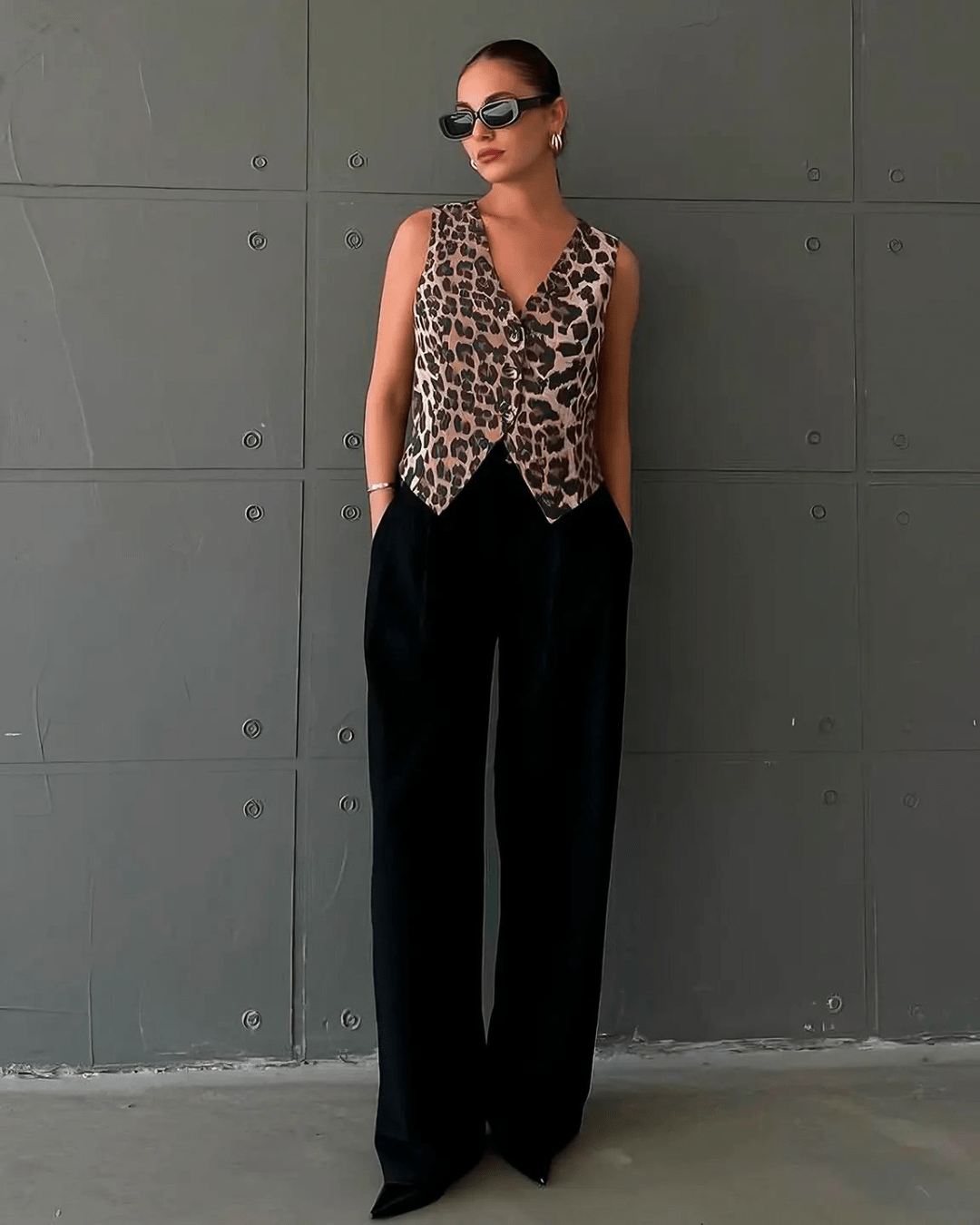 Pilar vest med leopardprint