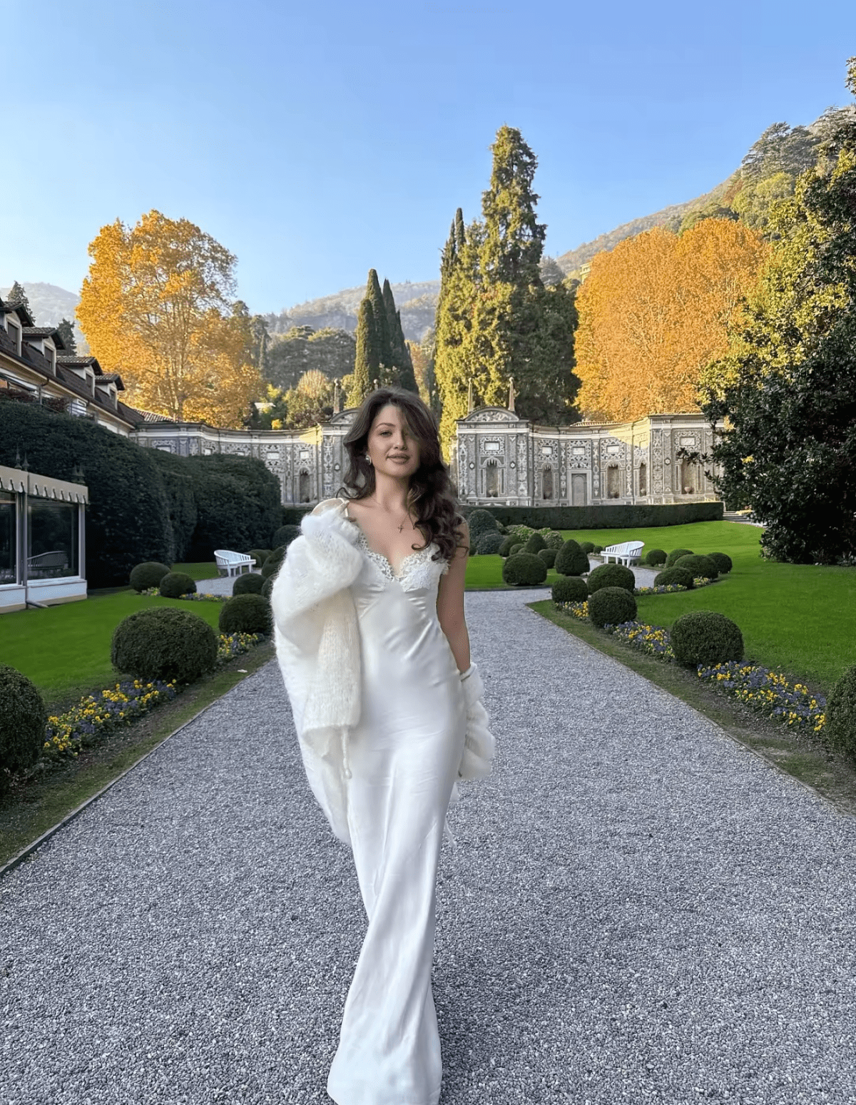 Piper maxi-kjole i satin med blonder