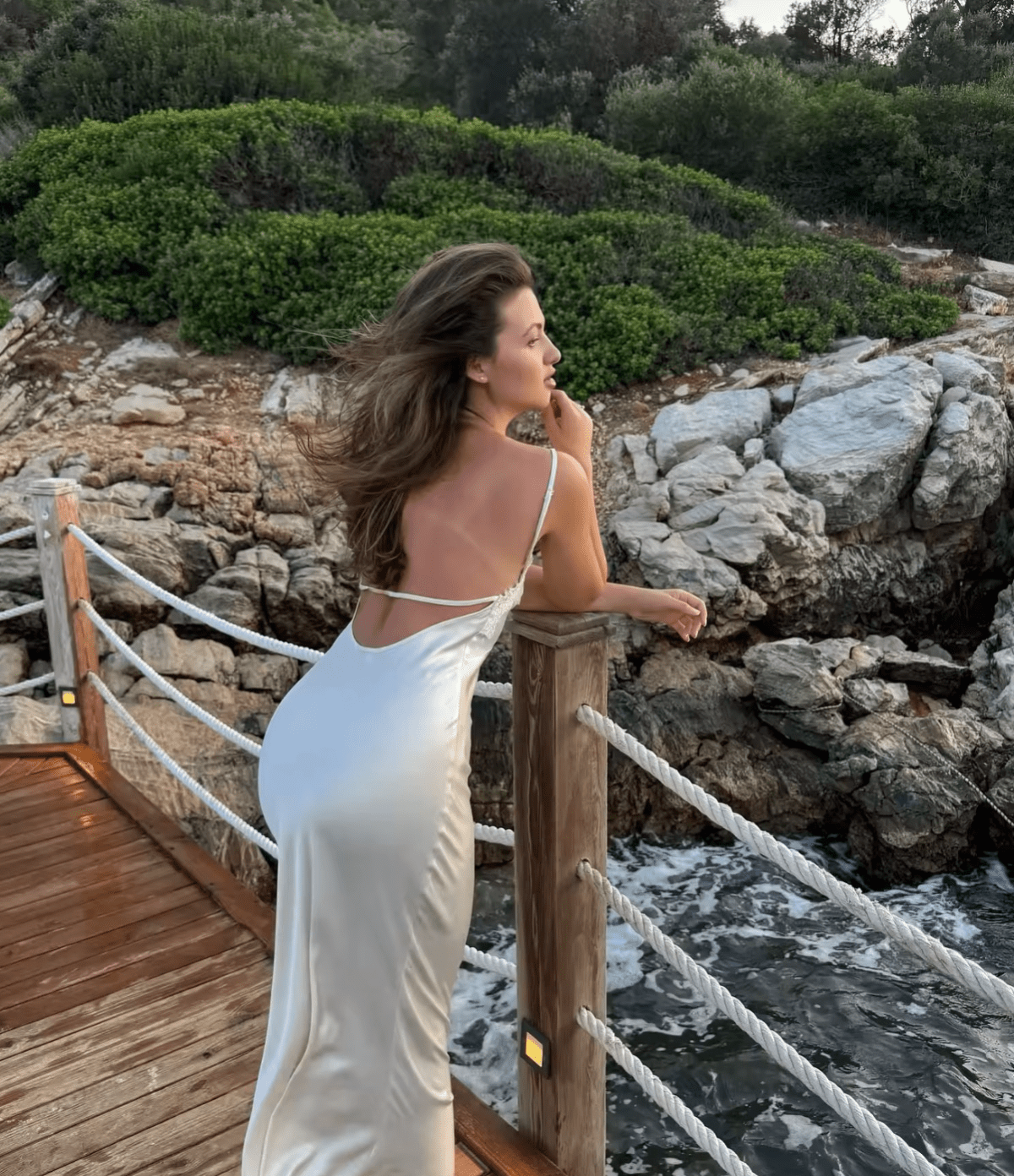 Piper maxi-kjole i satin med blonder