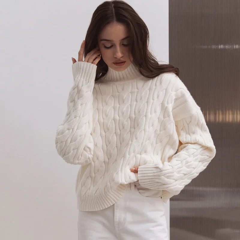 Freja-sweater i kabelstrik med høj hals