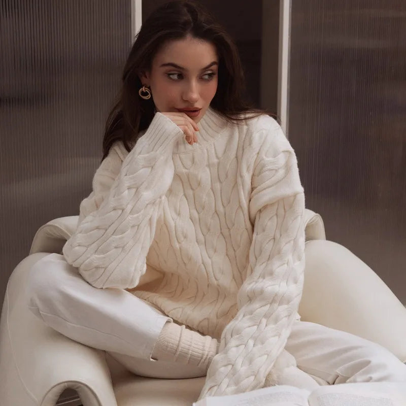 Freja-sweater i kabelstrik med høj hals