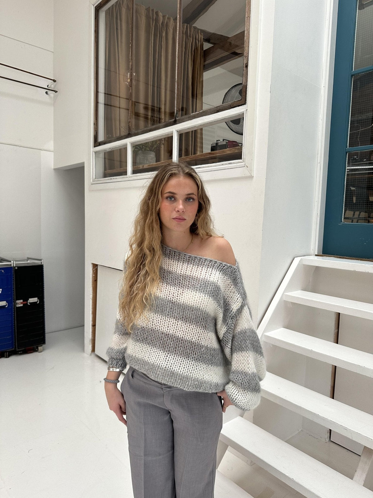 Rose løstsiddende striktrøje med striber