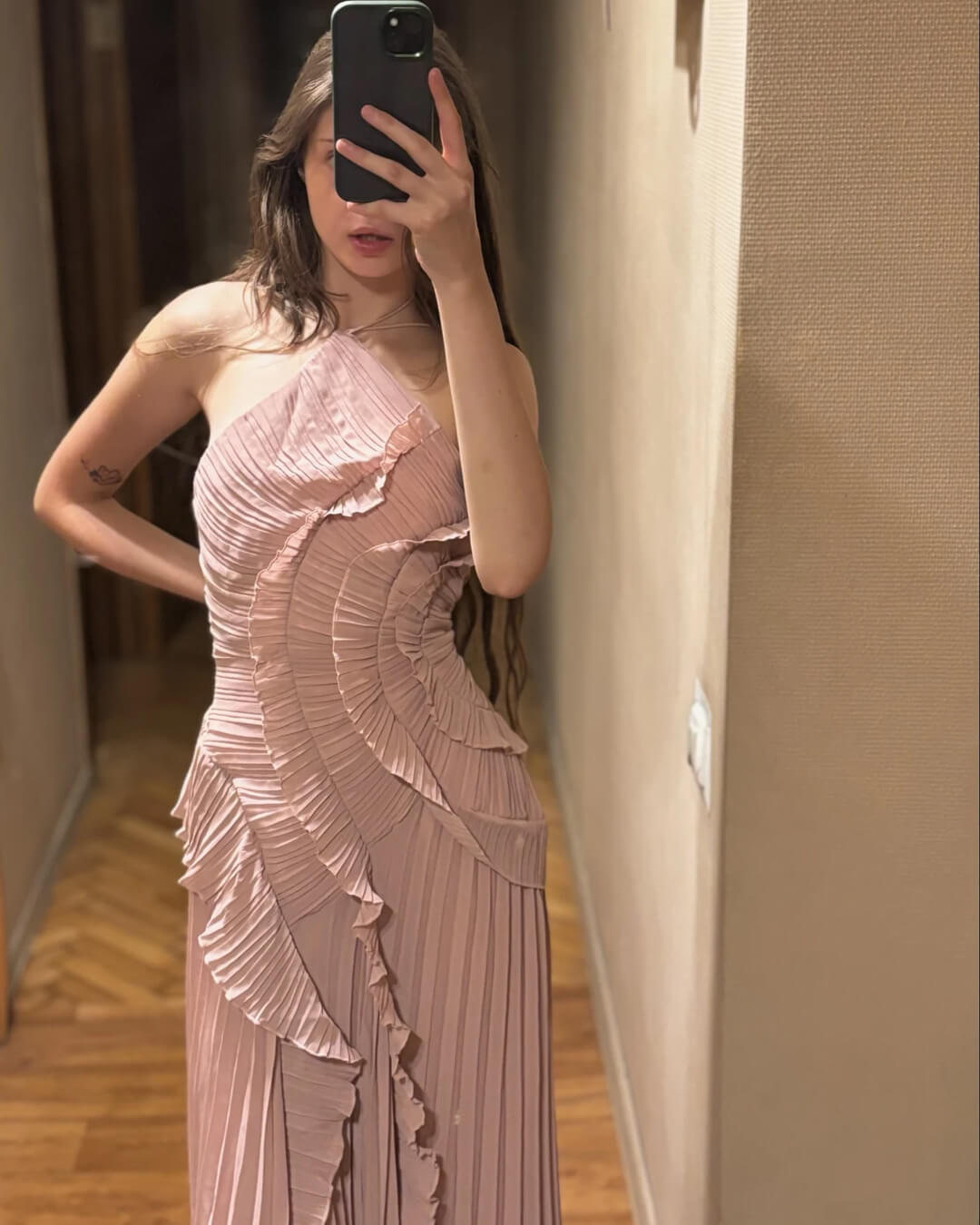 Ruffa tylkjole med flæser