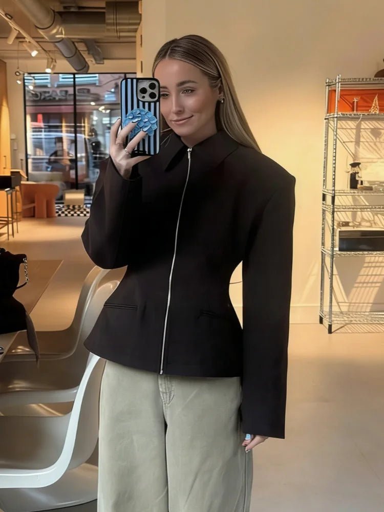 Sabine figursyet jakke med lynlås