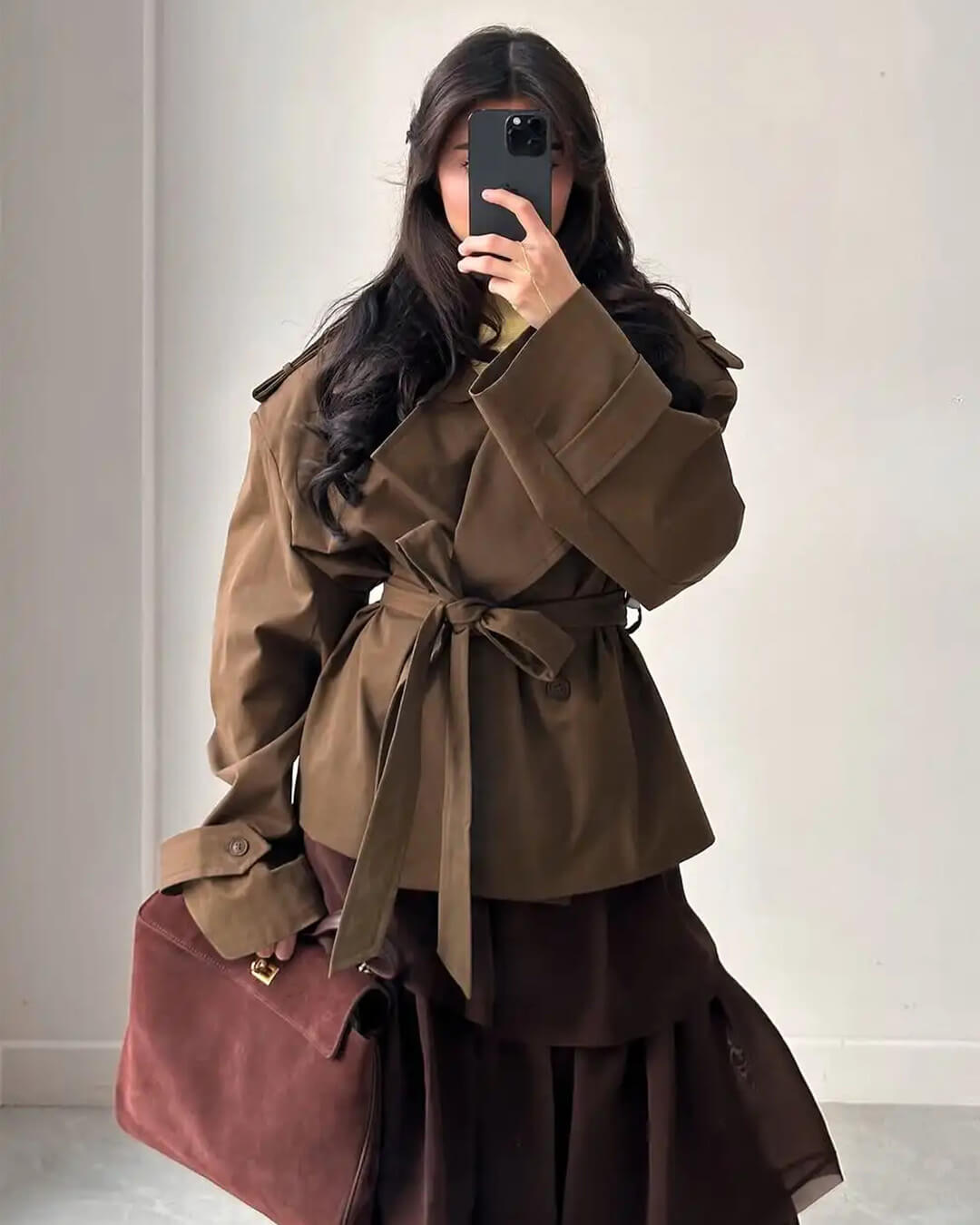 Sandy kort trenchcoat med snørelukning
