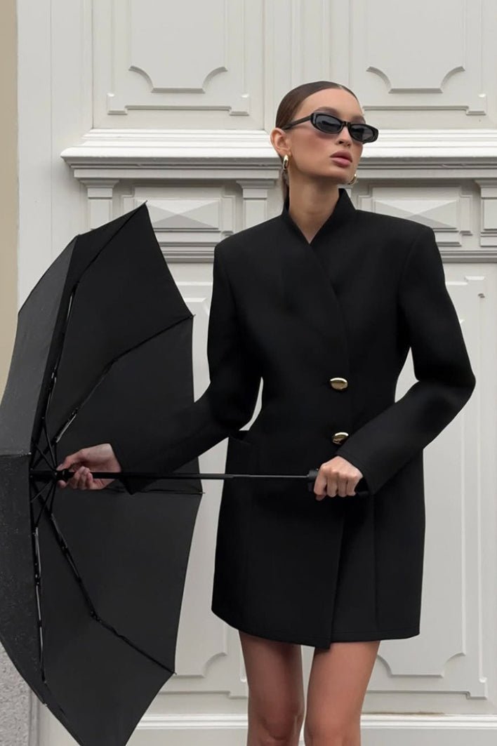 Saskia figursyet blazer med markeret talje og V-hals