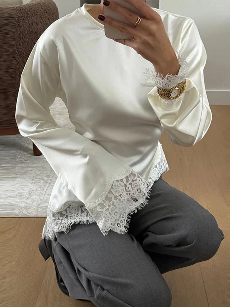 Serena langærmet satinbluse med blonde