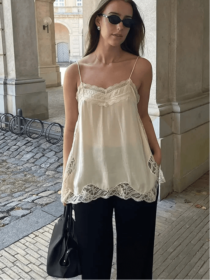 Sia camisoletop med blondekant