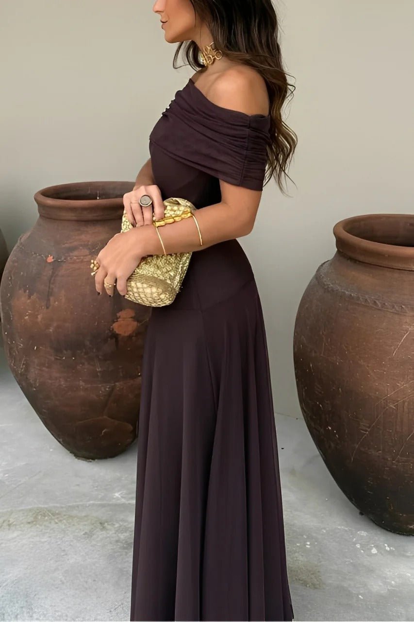 Sienna off-shoulder maxikjole med rynkedetaljer