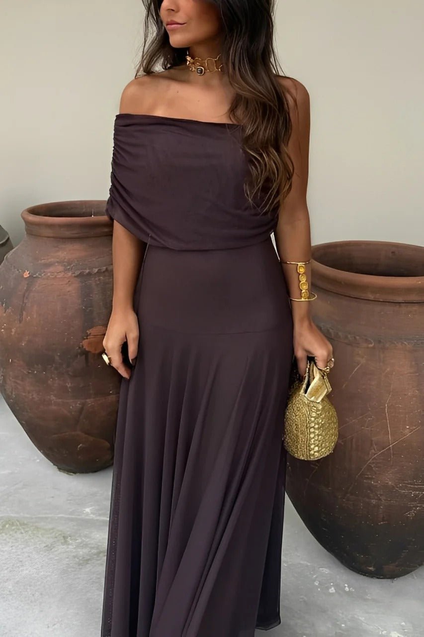Sienna off-shoulder maxikjole med rynkedetaljer