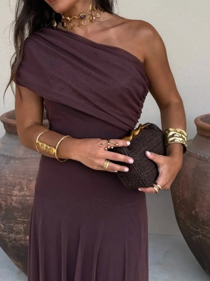 Sienna off-shoulder maxikjole med rynkedetaljer