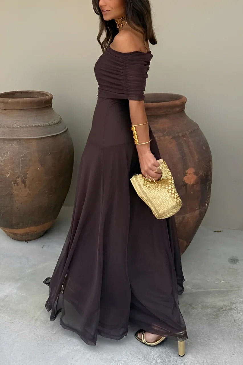 Sienna off-shoulder maxikjole med rynkedetaljer