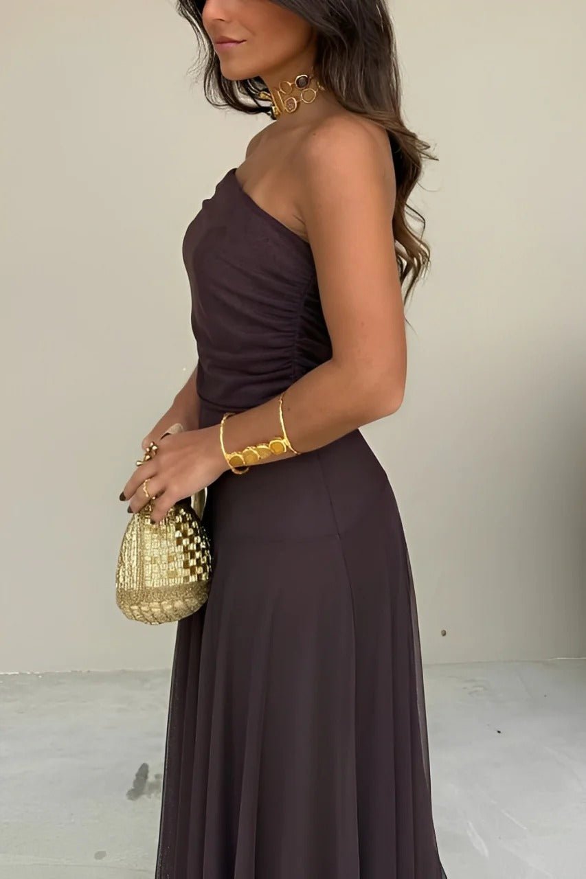 Sienna off-shoulder maxikjole med rynkedetaljer