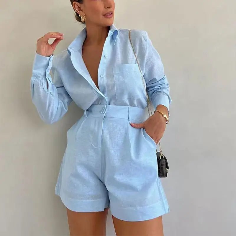 Solenn linsæt med langærmet bluse og højtaljede shorts