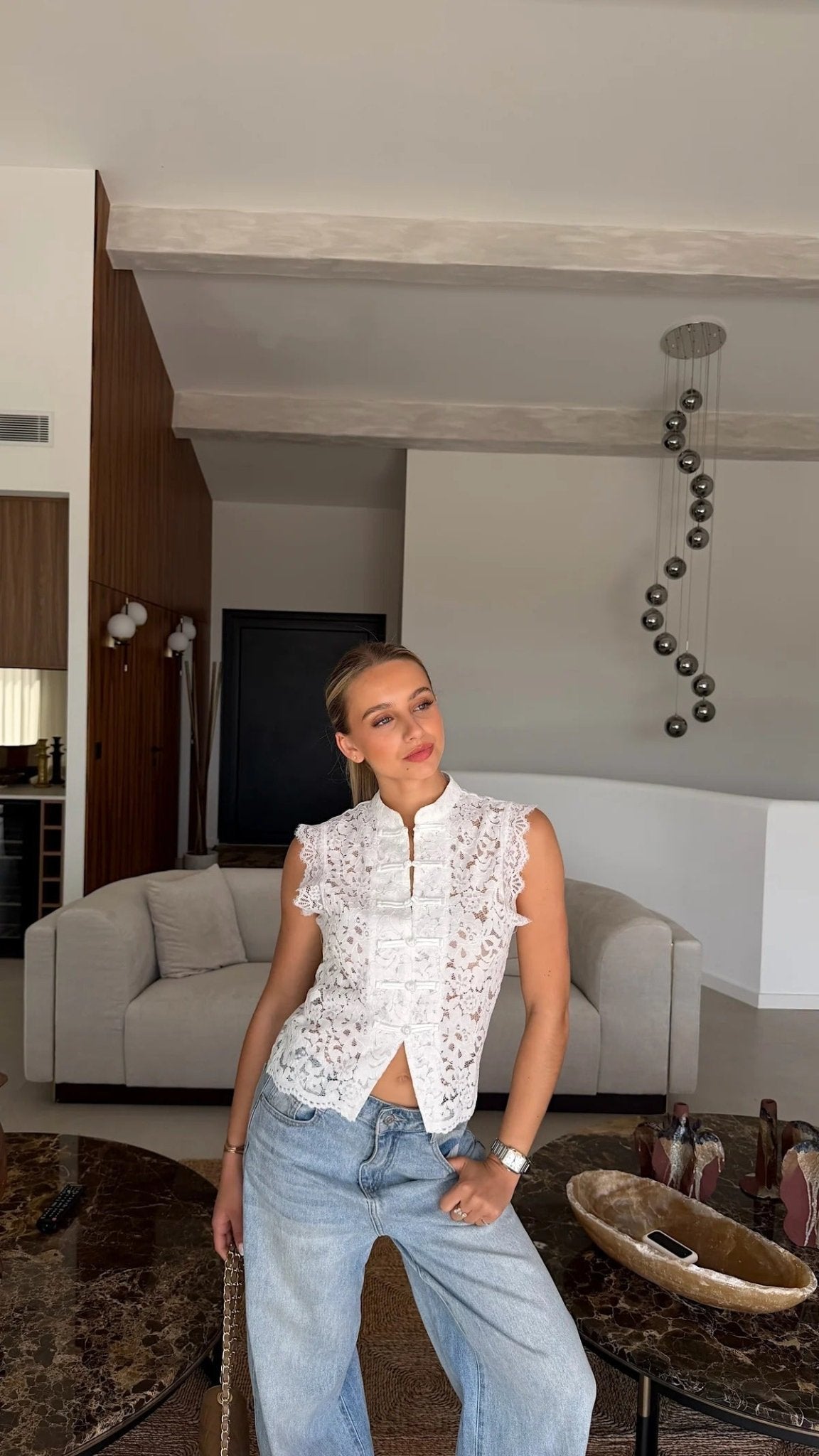 Sonia ærmeløs blondetop med kinakrave