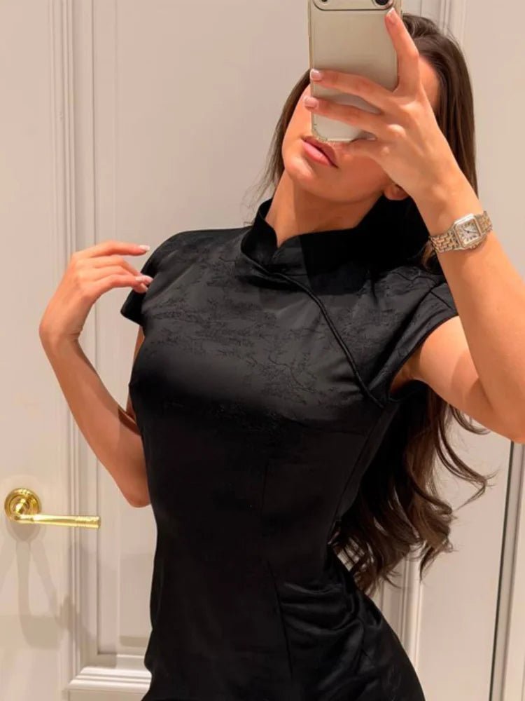 Talia satinkjole med blondekrave