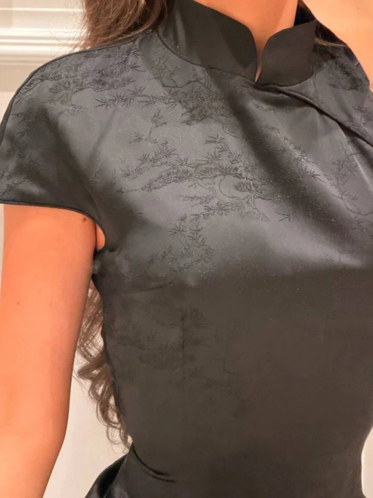 Talia satinkjole med blondekrave